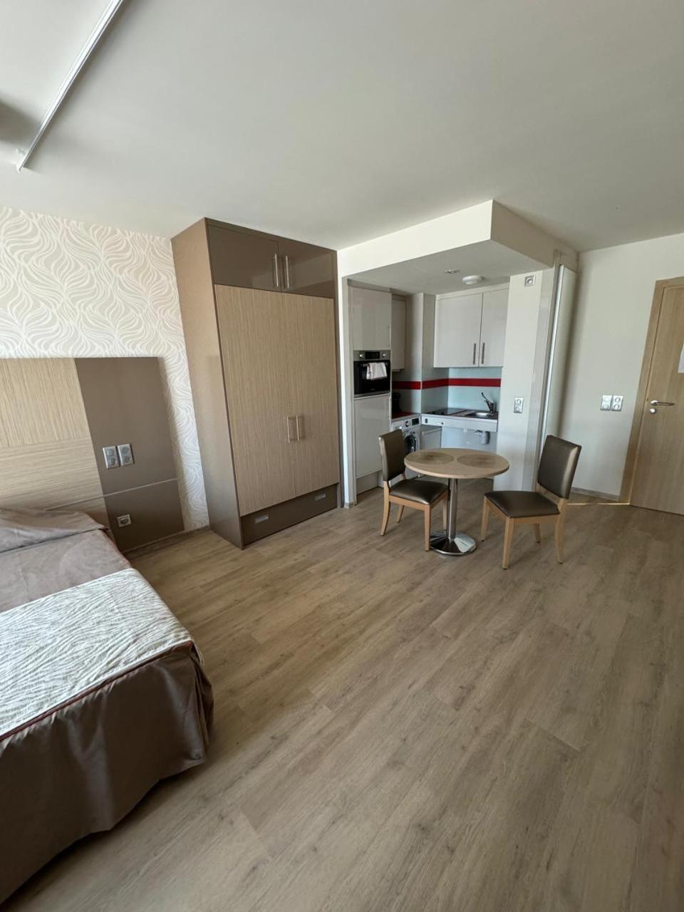 Aparthotel Zenao Fréjus Exterior foto